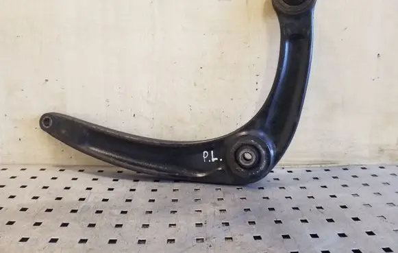 Citroen DS4 Front lower control arm/wishbone 823215