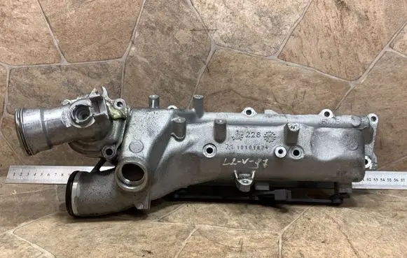 Mercedes-Benz GL X166 Intake manifold A6422002315