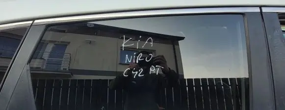 KIA Niro Sliding door window/glass 