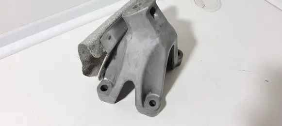 Audi A4 S4 B8 8K Engine mounting bracket 8K0199307BJ