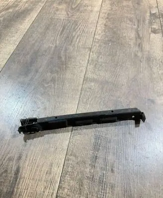Front bumper mounting bracket