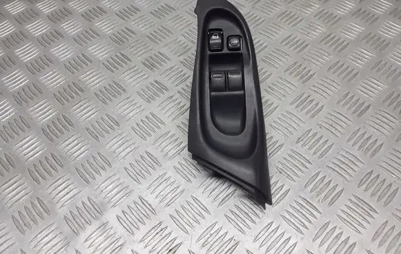 Nissan Almera N16 Electric window control switch 80961BM500