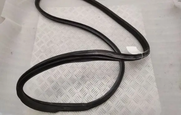 Mercedes-Benz CLS C257 Rear door rubber seal (on body) A2576922300 A2576922400