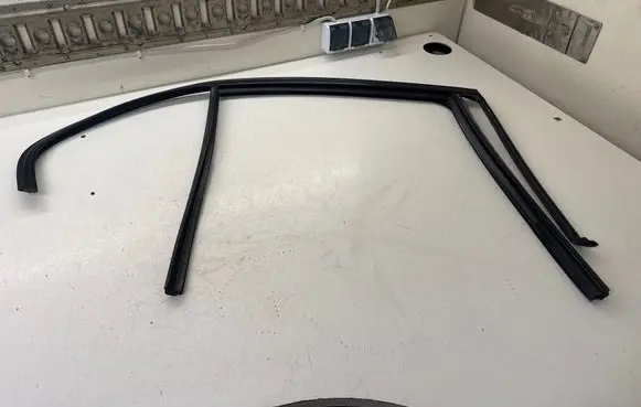 BMW 3 F30 F35 F31 Rubber seal rear door window/glass 