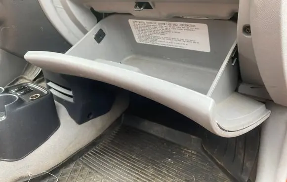 KIA Picanto Glove box