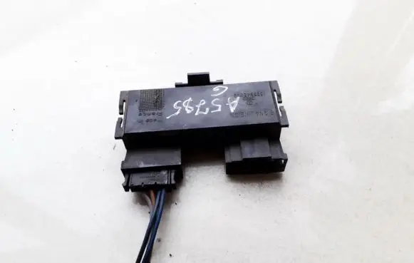 Volkswagen PASSAT B3 Tail light bulb cover holder 333945259