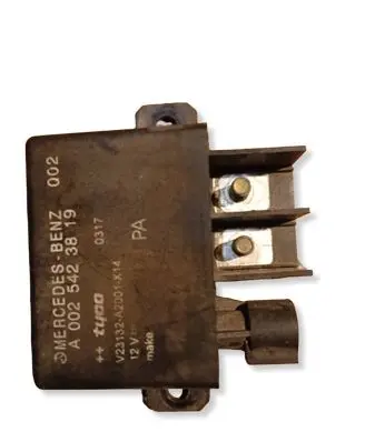Mercedes-Benz E AMG W211 Charging relay V23132A2001514 A0025423819