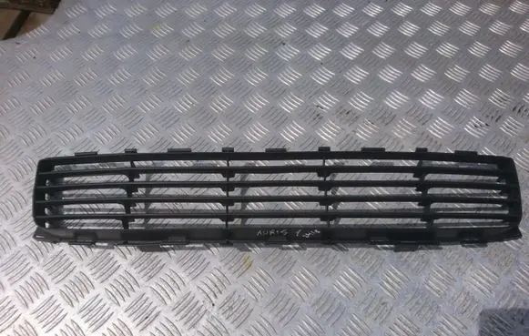 Toyota Auris 150 Front bumper lower grill 5311202080