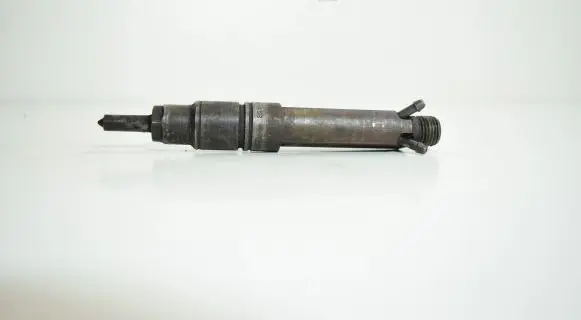 Audi A6 S6 C4 4A Fuel injector 046130201B