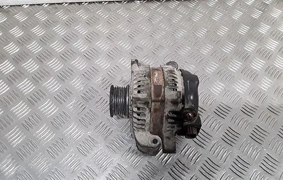 Toyota Corolla Verso E121 Generator/alternator 