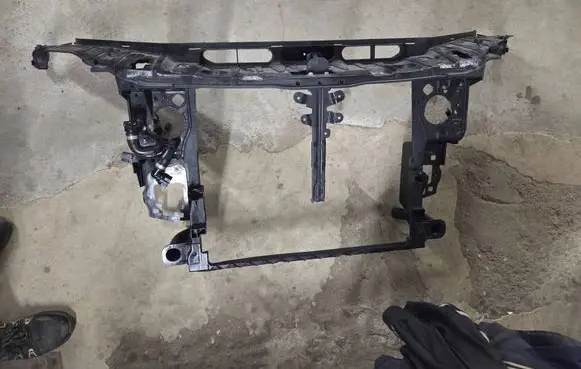 Mercedes-Benz GL X166 Radiator support slam panel