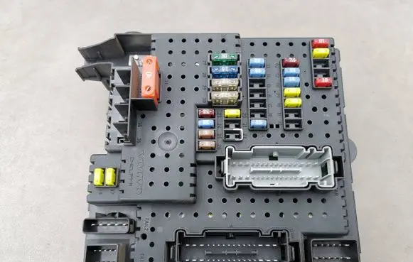 Volvo XC90 Fuse module 30728512