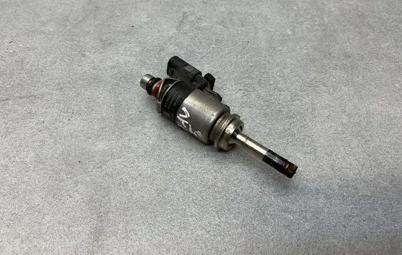 Skoda Octavia Mk3 (5E) Fuel injector 04E906036AN