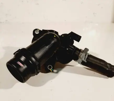 Chrysler Pacifica Thermostat/thermostat housing 68217305AB 762981A901C
