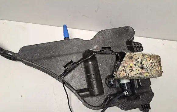 BMW i4 Windshield washer fluid reservoir/tank 7427885 7497094