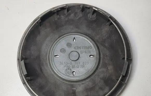 BMW 7 E65 E66 R18 wheel hub/cap/trim 62411810 6767829