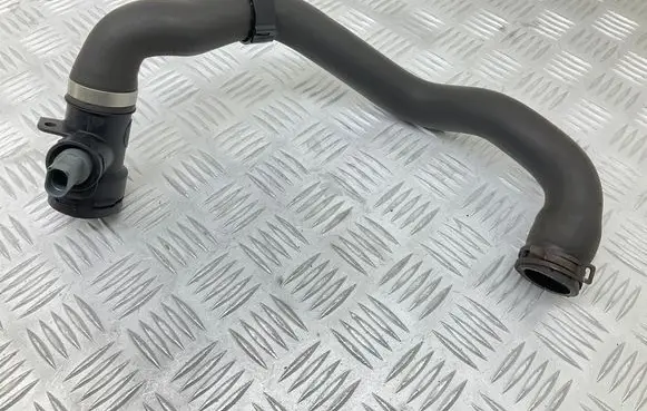 Engine coolant pipe/hose