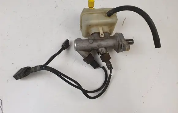 Volkswagen New Beetle Brake fluid reservoir L481402