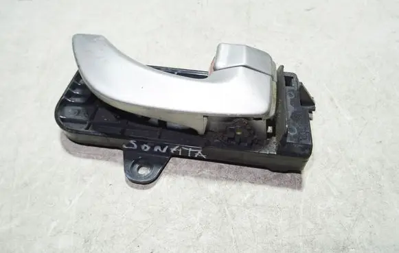 Hyundai Sonata Front door interior handle 82623NF000