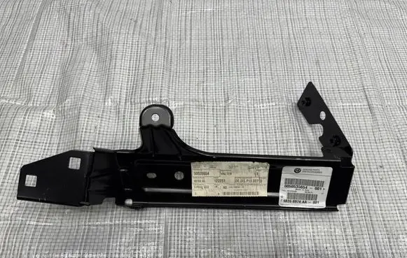 Alfa Romeo Stelvio Fender mounting bracket 50535654