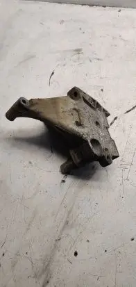 Volkswagen Golf V Engine mounting bracket 03G199207G