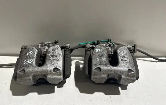 BMW 5 G30 G31 Front brake caliper 53390 53389