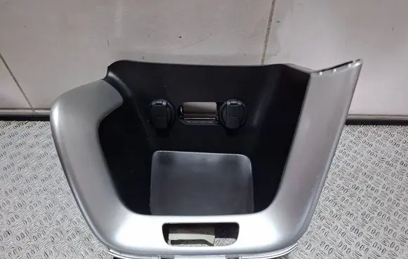KIA Ceed Dashboard storage box/compartment 
