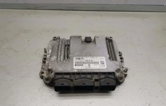 Ford Focus Engine control unit/module 7M5112A650UD 0281012487