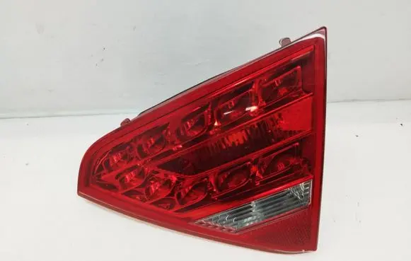 Tailgate rear/tail lights