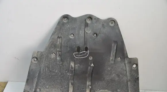 Dacia Sandero III Engine splash shield/under tray 758929087R