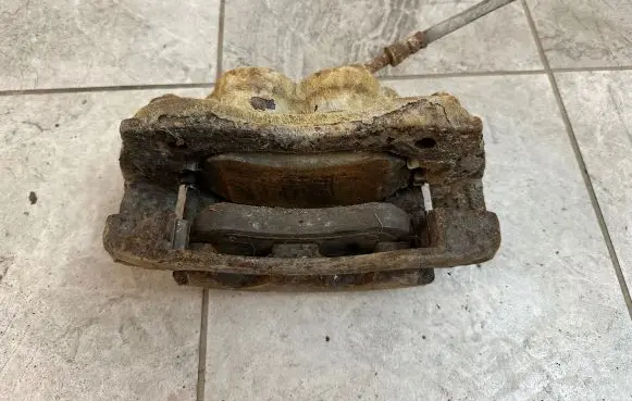 Volkswagen Amarok Front brake caliper