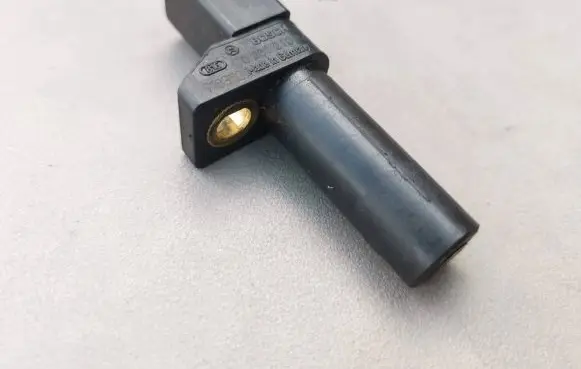 Mercedes-Benz C W203 Crankshaft position sensor 0261210170