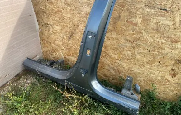 Volvo XC60 Pillar (middle) 