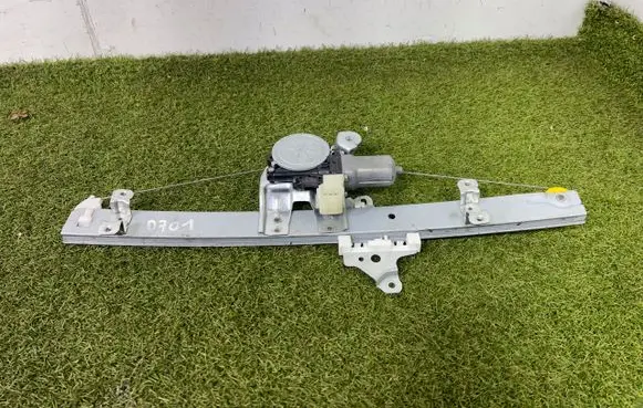 Nissan X-Trail T32 Front door electric window regulator 807314CA0A