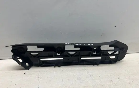 Volkswagen Touran I Front bumper mounting bracket 1T0807050