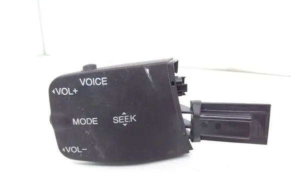 Ford Focus Steering wheel buttons/switches 758709