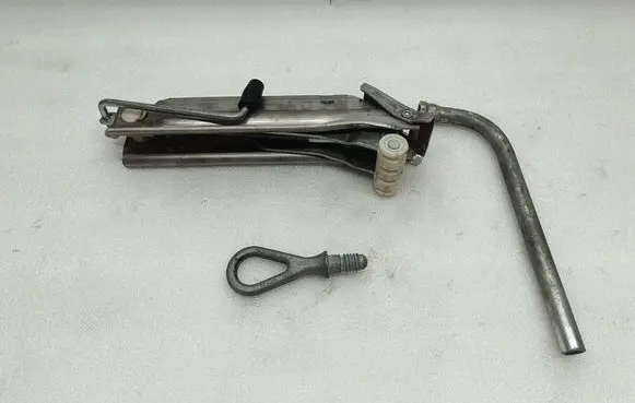 Audi A6 S6 C6 4F Lift Jack 4F0011031