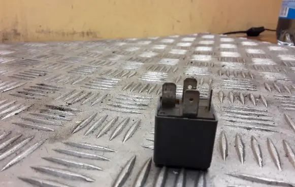 Audi A6 S6 C5 4B Other relay 8D0951253A V23134B52X301