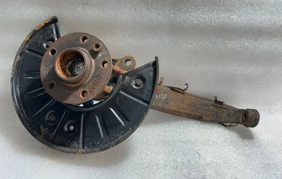 Volkswagen Touareg I Front wheel hub spindle knuckle 7L6407257A