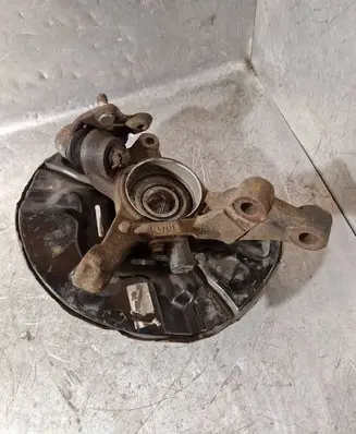 Toyota Corolla Verso AR10 Front wheel hub 43211