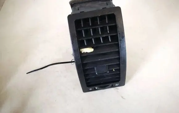 Volkswagen Polo IV 9N3 Dash center air vent grill 6q0819703