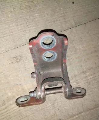 Renault Kadjar Front door upper hinge