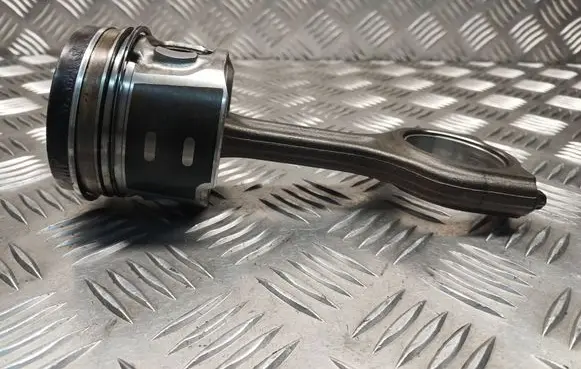 Ford Focus Piston with connecting rod 619 75L101