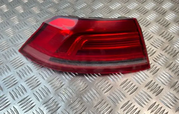 Volkswagen PASSAT B8 Rear/tail lights 195262L