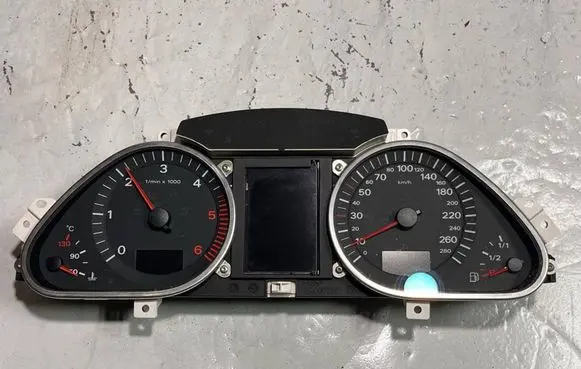 Audi A6 S6 C6 4F Speedometer (instrument cluster) 4F0920900S 4F0910900A