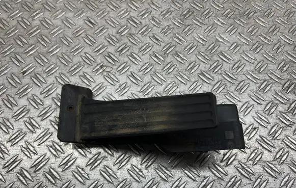 Accelerator throttle pedal