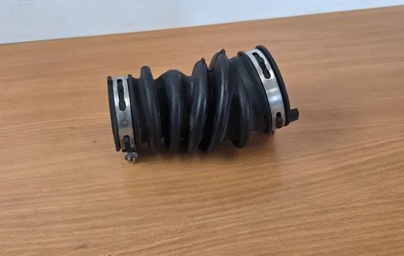 Ford Focus Air intake hose/pipe JX619R504BB