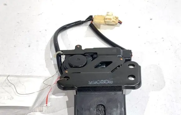 Toyota Avensis T250 Tailgate exterior lock 