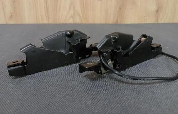 Mercedes-Benz SLK R170 Convertible roof lock latch cylinder 1707900277 A1707900277 A1707900177