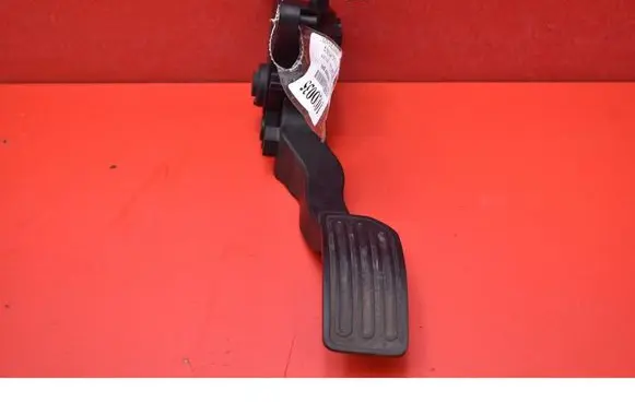 Nissan Micra Accelerator throttle pedal 18002-1HM0A